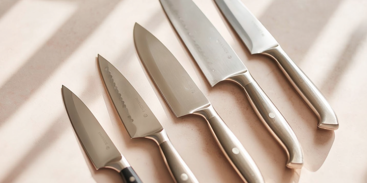 Assortiment de couteaux de cuisine professionnels avec lames en acier inoxydable et manches ergonomiques