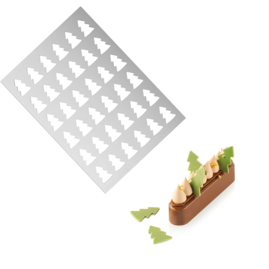 Décor pâtisserie sapins de Noël avec pochoir et entremets individuel