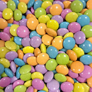 Pastilles de chocolat colorées multicolores

