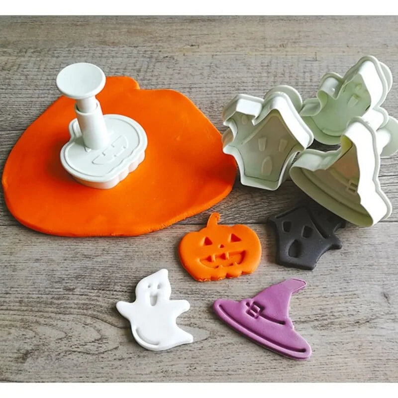 4 découpoirs éjecteurs Halloween citrouille fantôme maison hantée et chapeau de sorcière