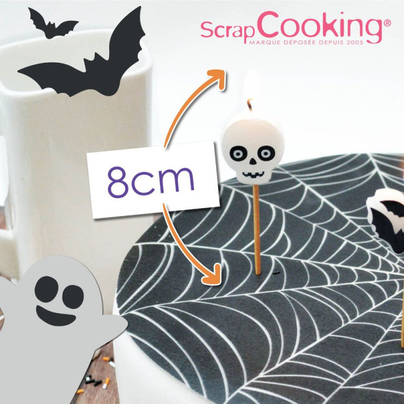 Gâteau Halloween décoré avec bougies fantôme squelette et chauve-souris