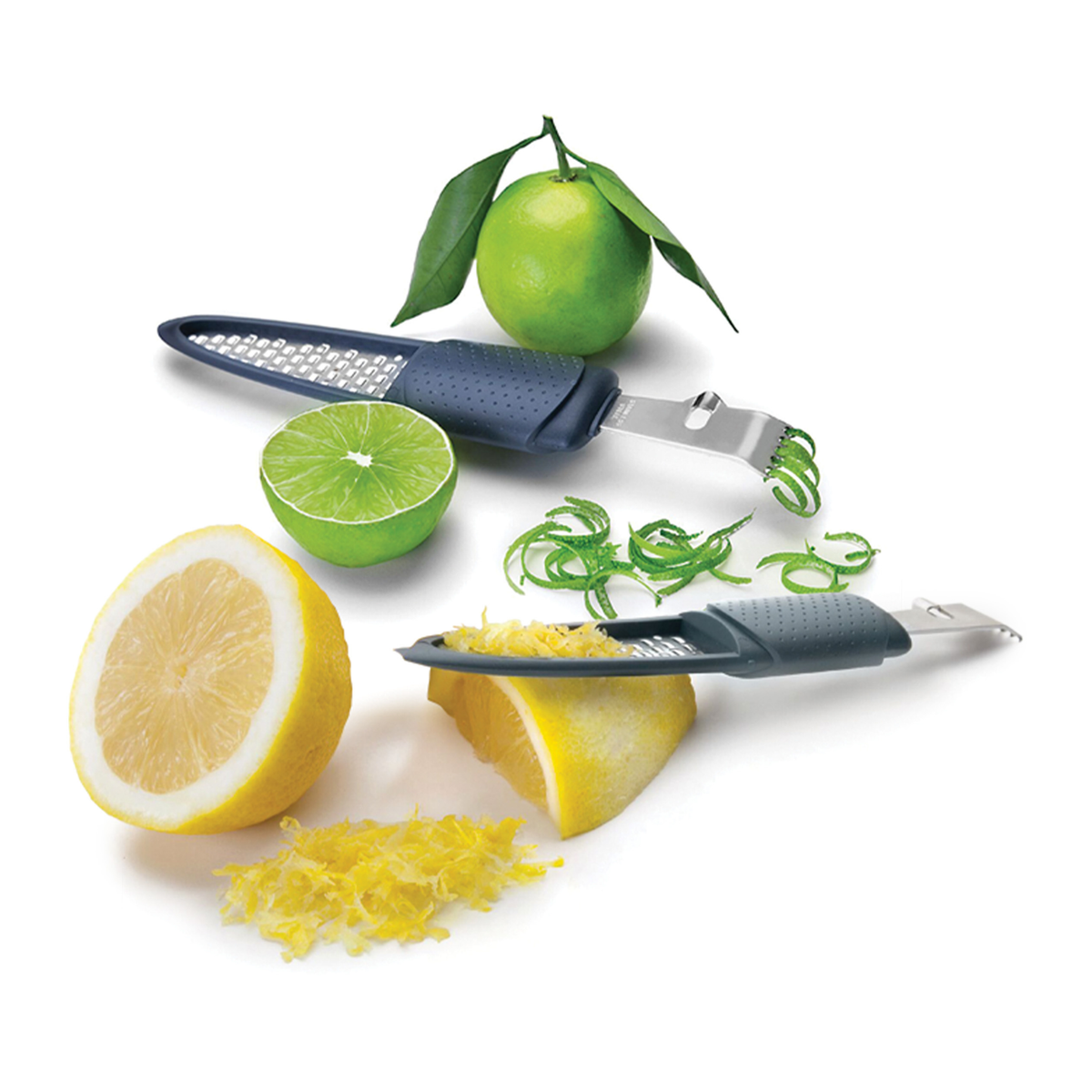 Zesteur et râpe fine utilisés pour réaliser des zestes de citron et de citron vert