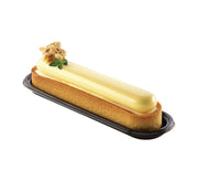 Tartelette oblongue garnie d’un entremets au glaçage jaune, réalisée avec un moule Silikomart