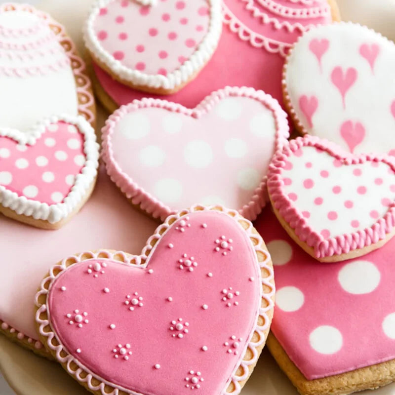 biscuits avec glaçage rose en forme de coeur