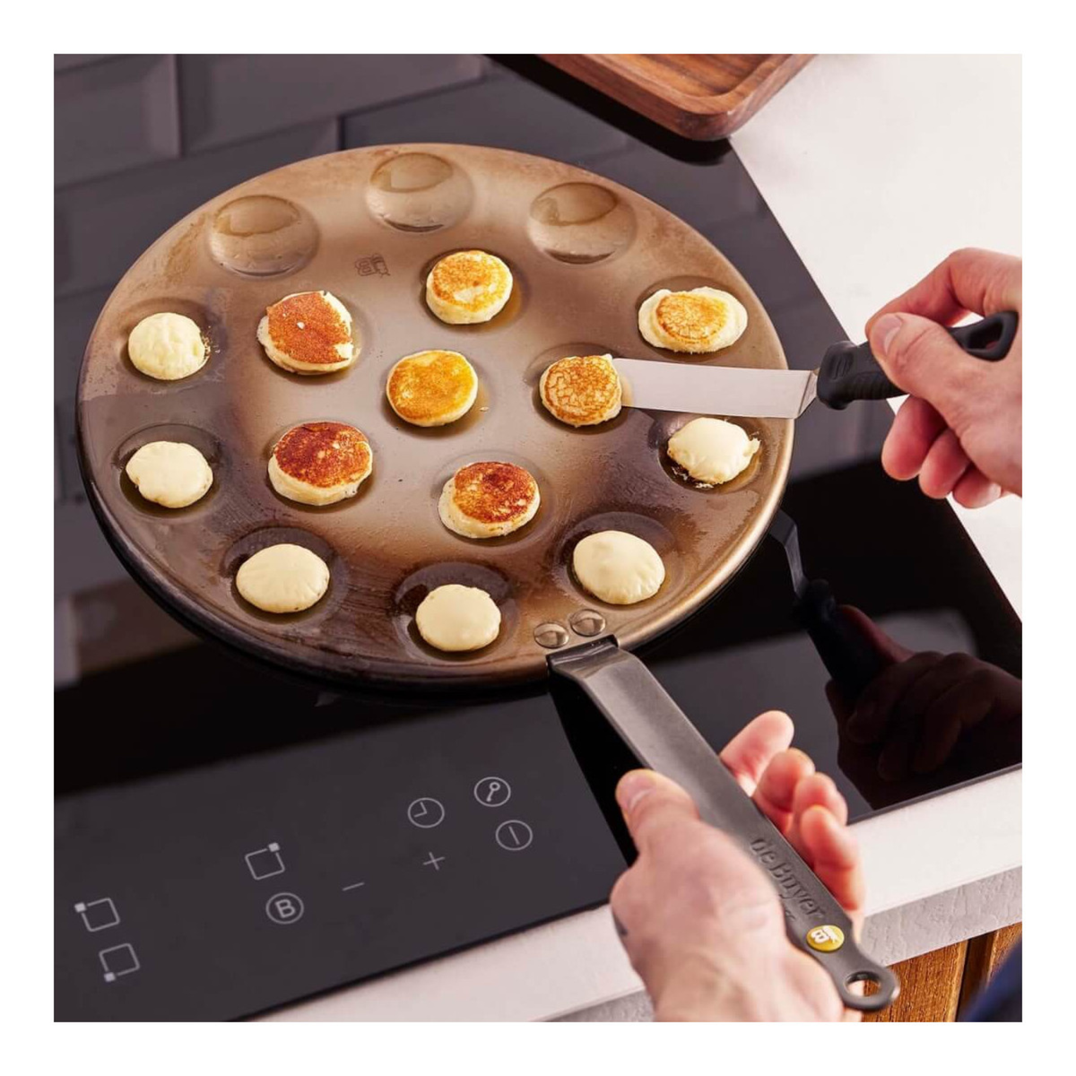 Poêle à blinis utilisée sur plaque de cuisson