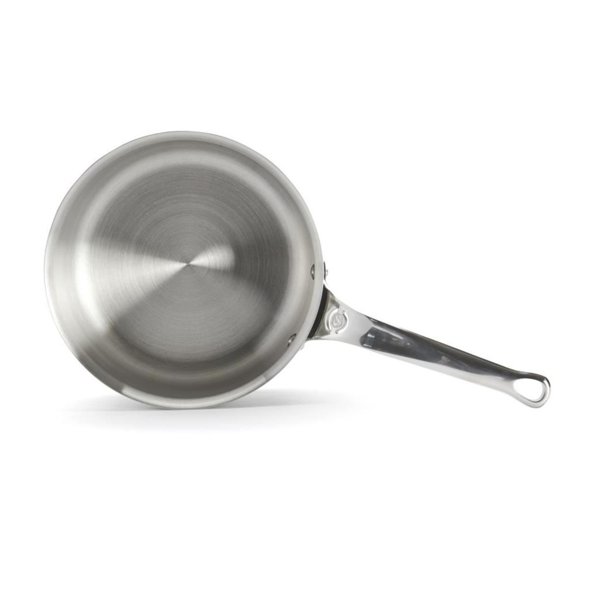 Intérieur d’une casserole en inox De Buyer