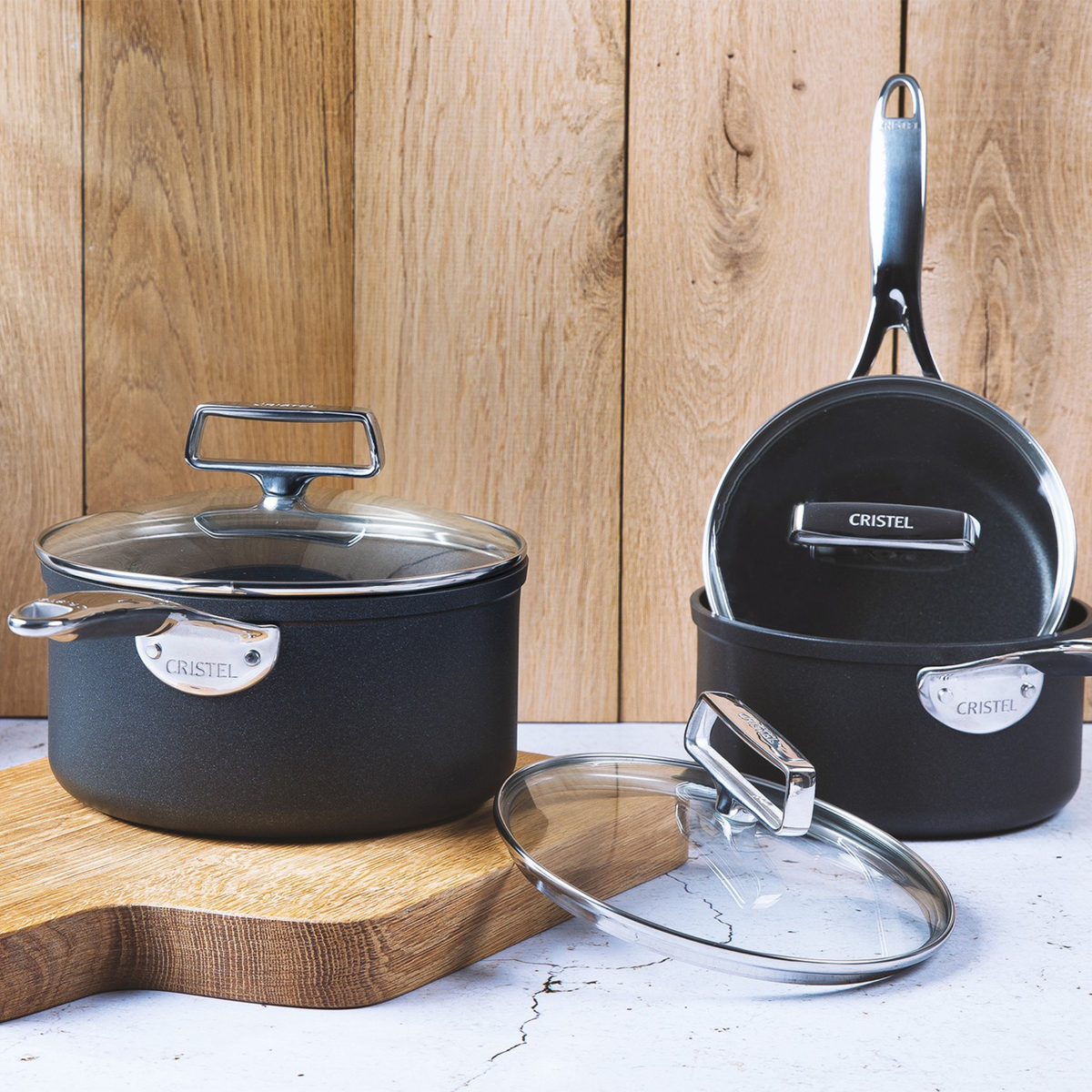 Batterie de cuisine antiadhésive Cristel avec couvercles en verre