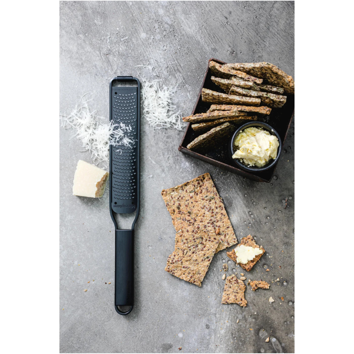 Râpe Microplane Black Sheep avec parmesan râpé