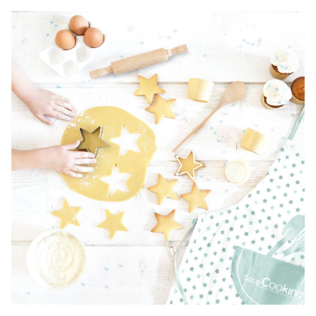 Découpe de biscuits étoiles avec emporte-pièce