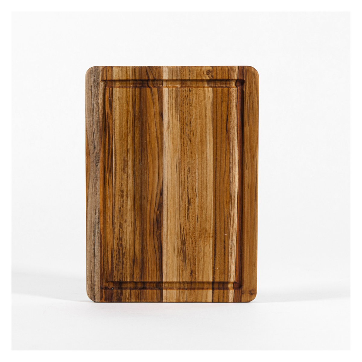 Planche à découper rectangulaire en bois vue de face
