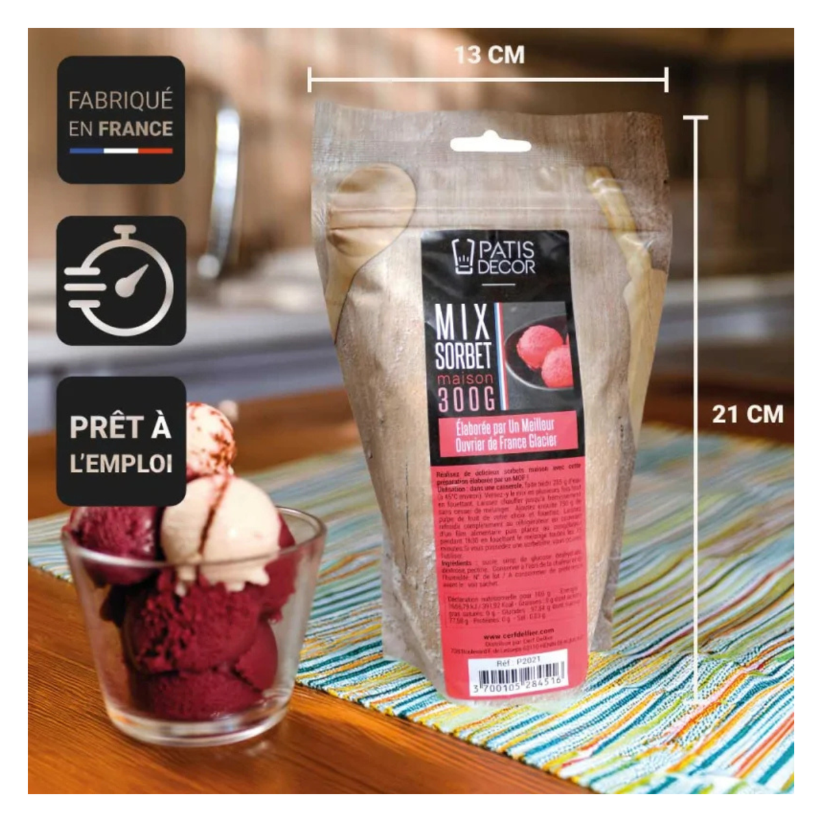 Crème blanche lisse et onctueuse avec cuillère