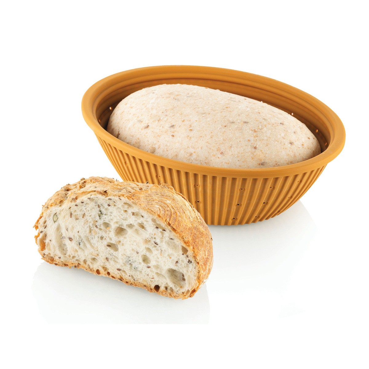 Banneton ovale perforé avec pâte à pain en fermentation