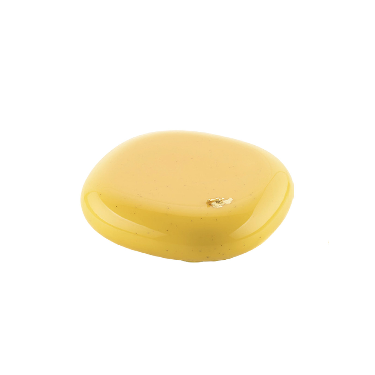 Entremets ovale jaune avec glaçage miroir