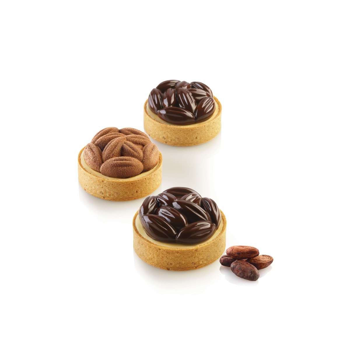 Tartelettes individuelles au chocolat avec décor en forme de fèves de cacao