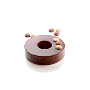 Entremets rond en forme d’anneau au chocolat