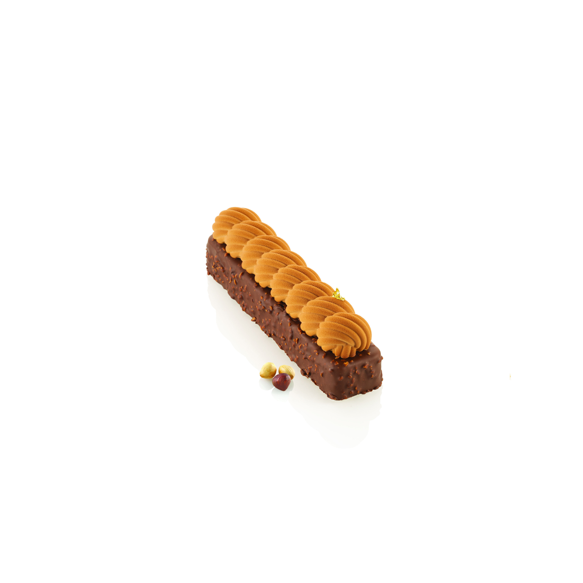 Bûche chocolat noisette avec décor torsadé