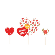 Assortiment de cake toppers romantiques en forme de cœurs et roses