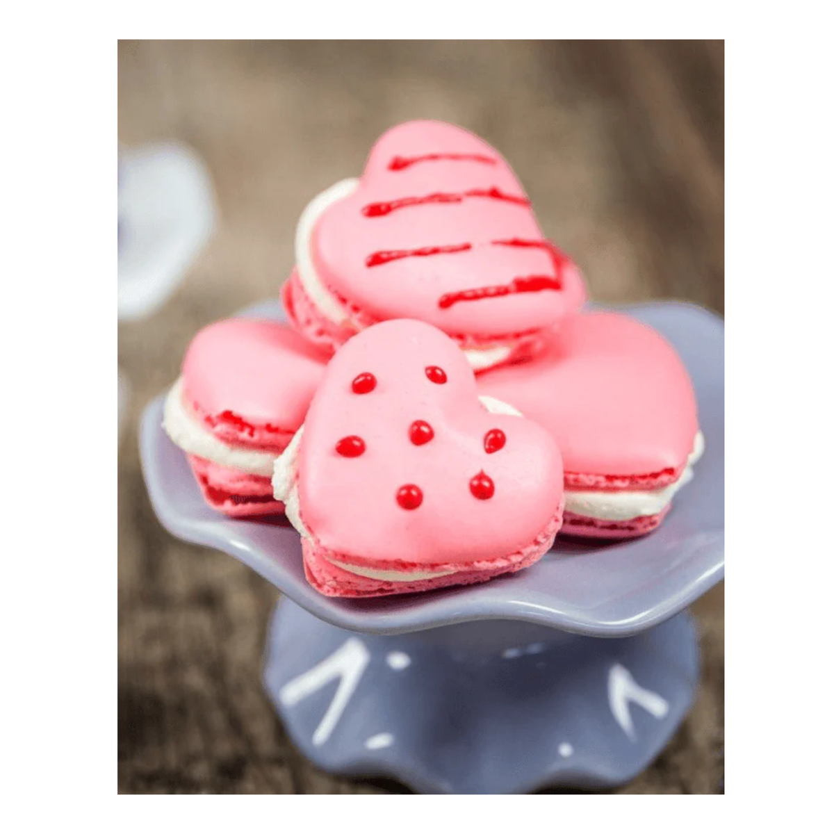 Macarons roses en forme de cœur