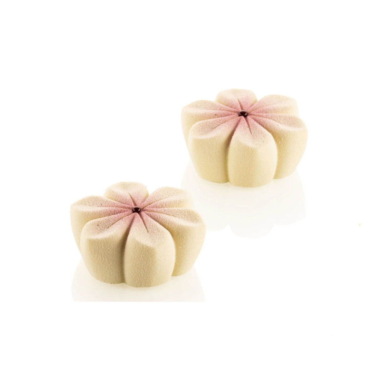Deux entremets individuels en forme de fleur réalisés avec le moule silicone