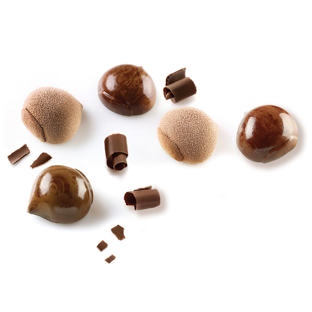 Entremets individuels en forme de marron finition velours et glaçage