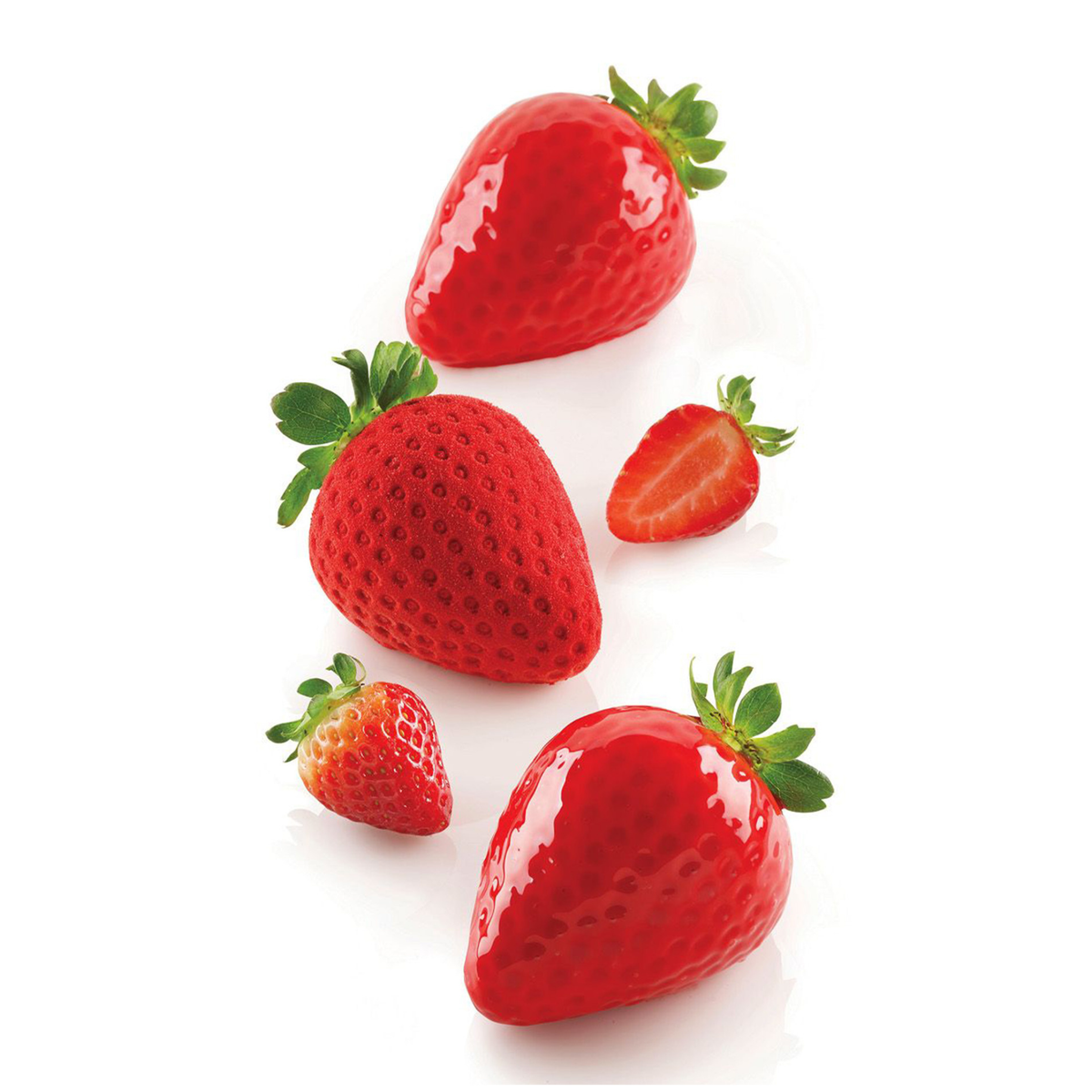 Entremets individuels en forme de fraise avec différentes finitions