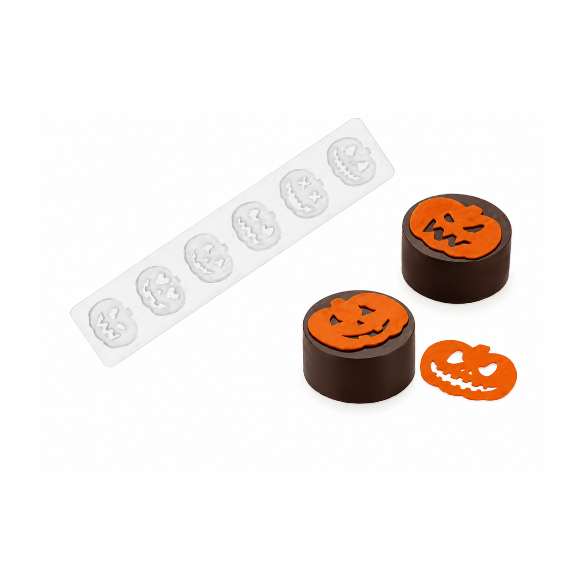 Tapis décoratif Halloween avec 6 motifs citrouilles et décors orange sur entremets au chocolat