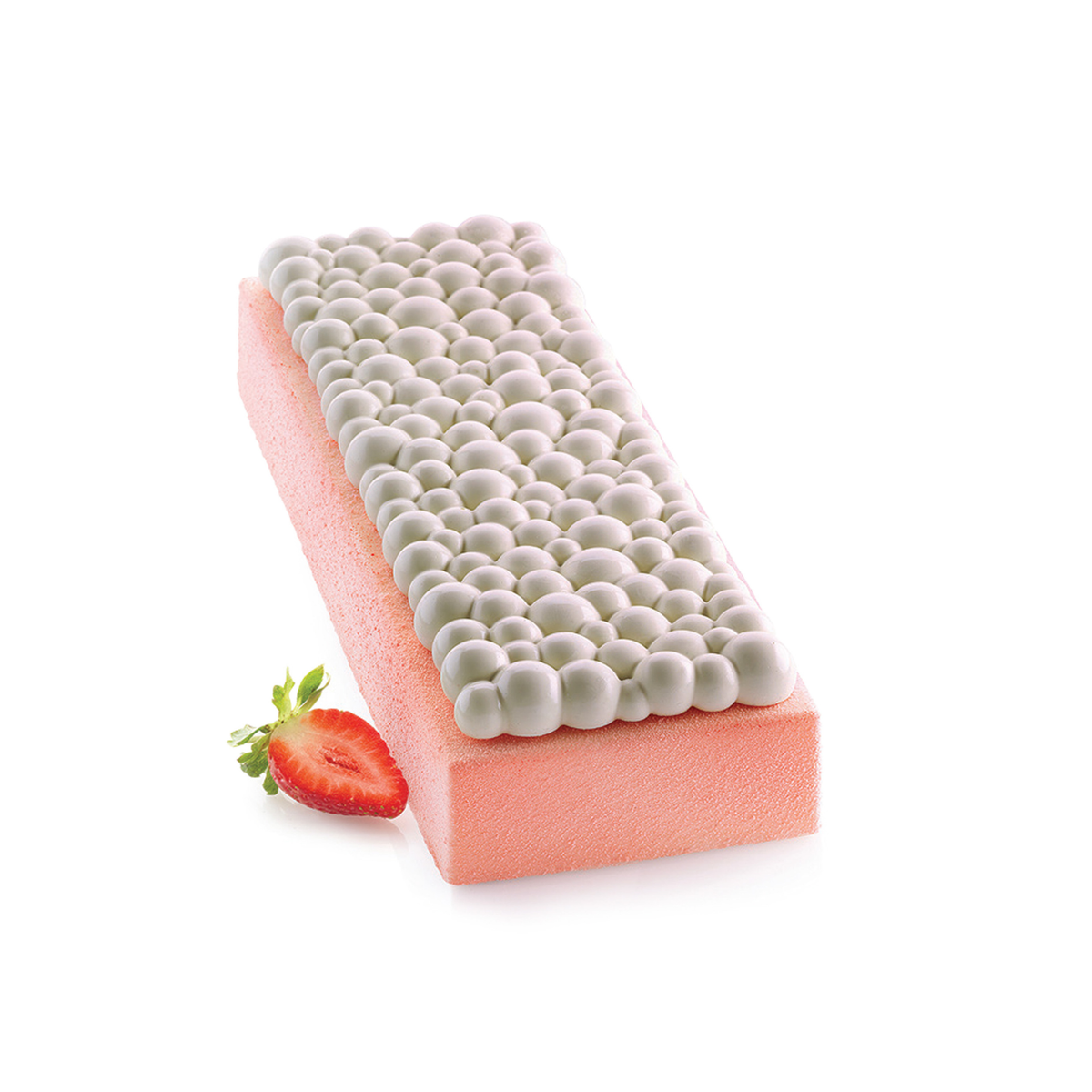 Bûche pâtissière rectangulaire rose avec un décor de bulles blanches en relief et une fraise fraîche.
