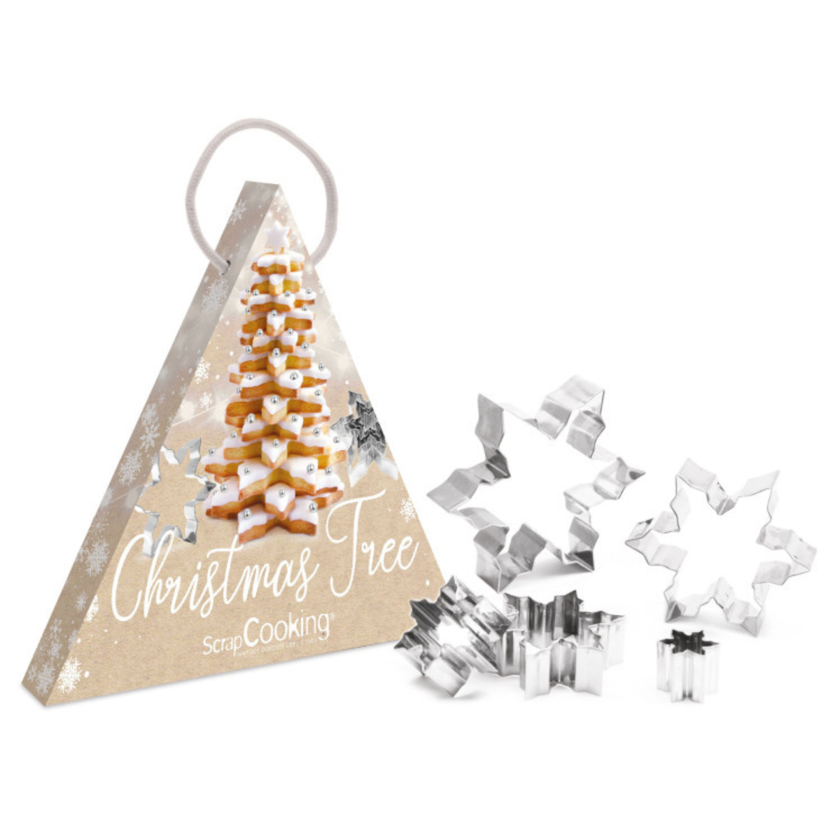 Trois sapins de Noël en biscuits étoiles empilés, décorés de glaçage blanc et de petites perles de sucre colorées.