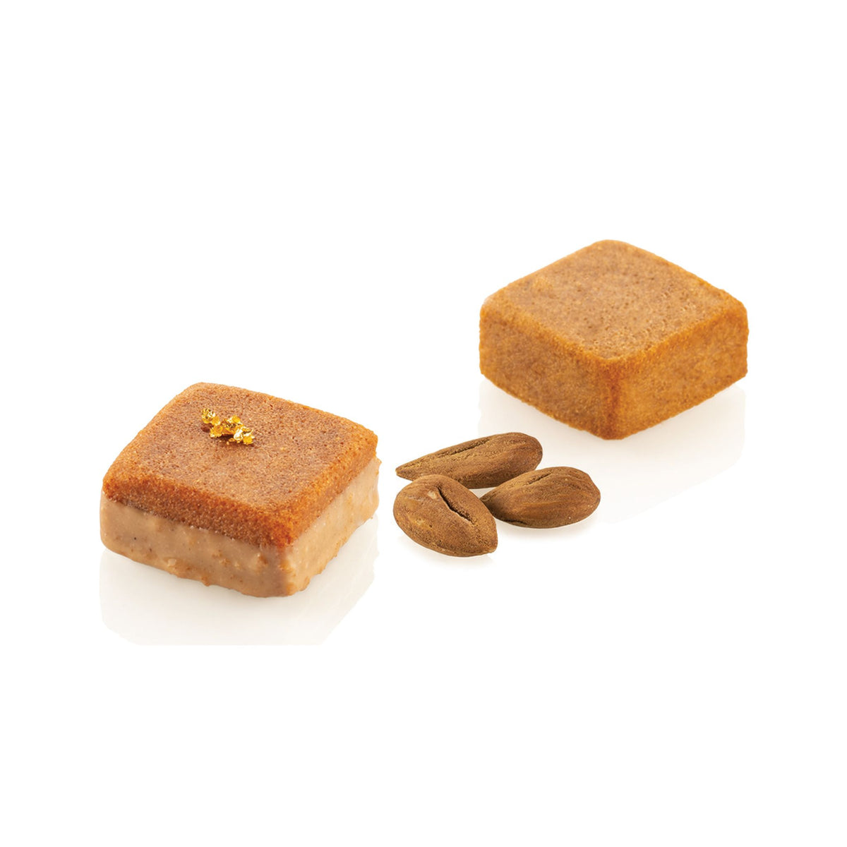 Petits gâteaux carrés aux amandes réalisés avec un moule silicone
